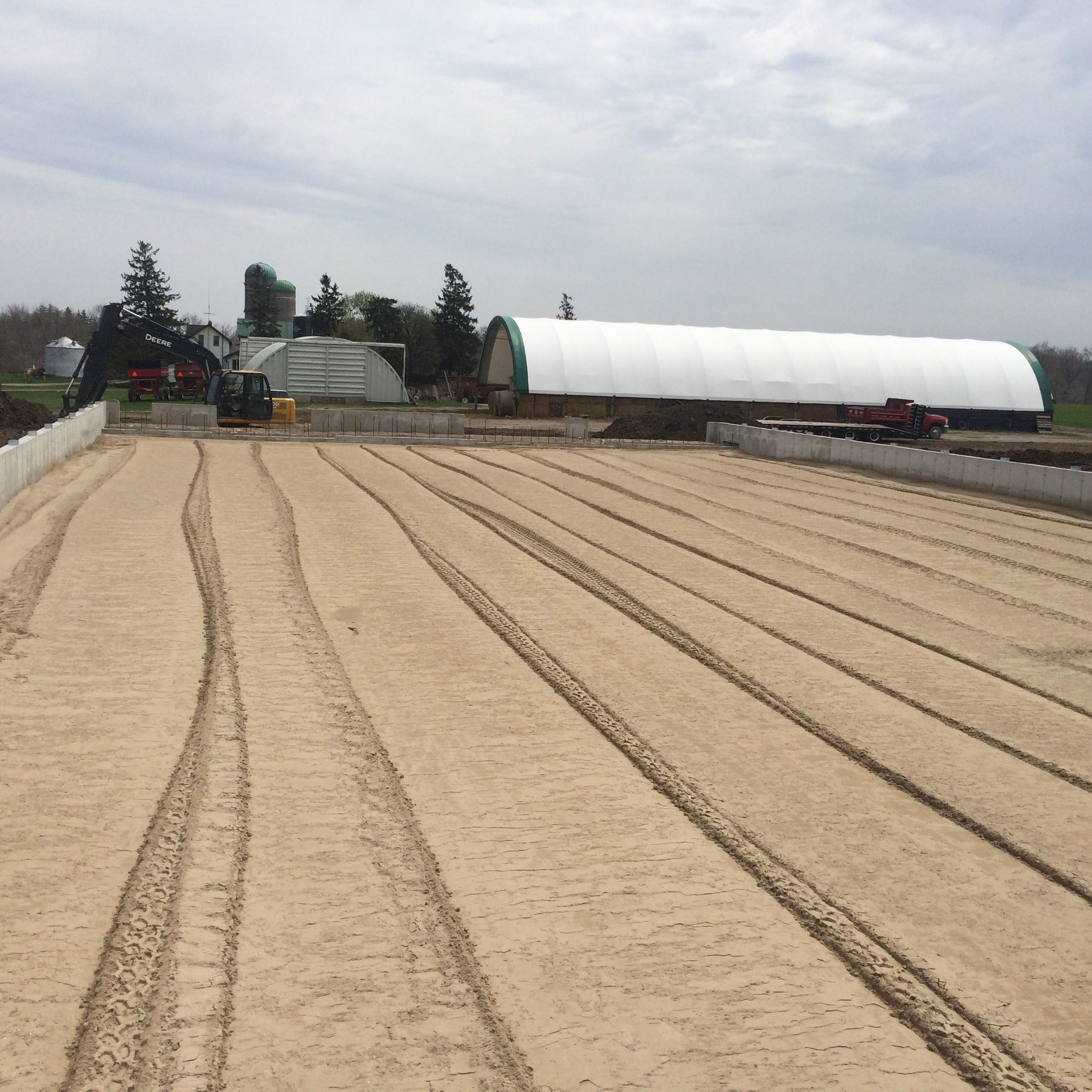 Excavators for Grand Bend, Forest, Dashwood, Hensall, Zurich, Goderich, Sarnia